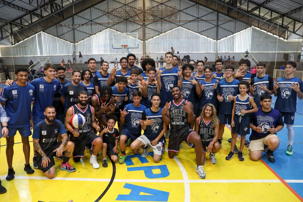 Capa da notícia: GDF leva Harlem Globetrotters a Ceilândia em ação social com estudantes